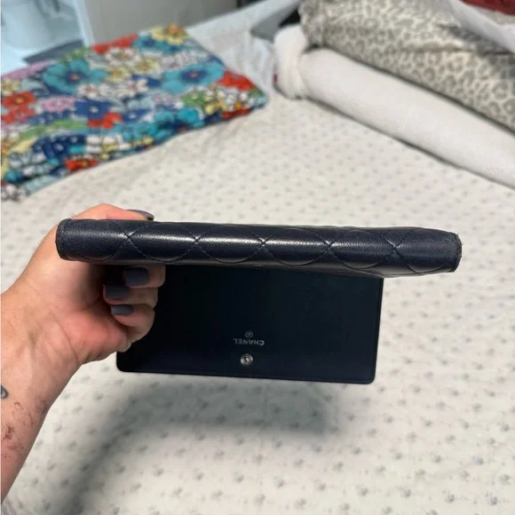 CHANEL Dark Blue Quilted Card Holder - Picture 6 of 11